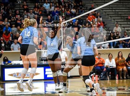 Thumbnail 2 in Harlan vs. Brandeis (UIL Region 4 Semi-Final) photogallery.