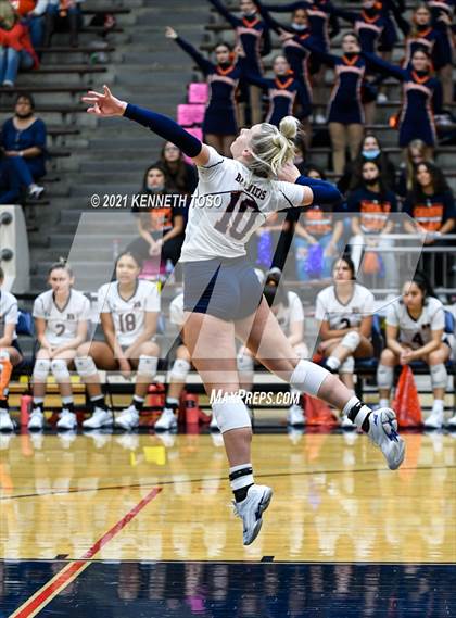 Thumbnail 3 in Harlan vs. Brandeis (UIL Region 4 Semi-Final) photogallery.