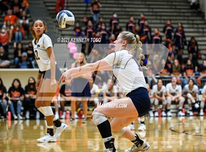 Thumbnail 1 in Harlan vs. Brandeis (UIL Region 4 Semi-Final) photogallery.