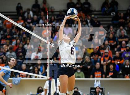 Thumbnail 1 in Harlan vs. Brandeis (UIL Region 4 Semi-Final) photogallery.
