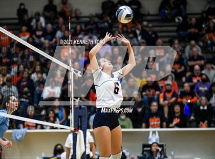 Thumbnail 3 in Harlan vs. Brandeis (UIL Region 4 Semi-Final) photogallery.