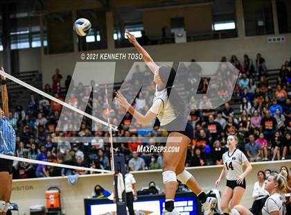 Thumbnail 3 in Harlan vs. Brandeis (UIL Region 4 Semi-Final) photogallery.