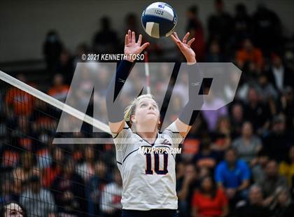 Thumbnail 2 in Harlan vs. Brandeis (UIL Region 4 Semi-Final) photogallery.