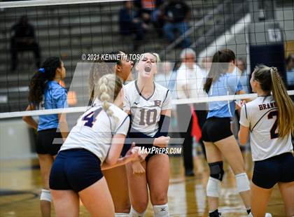 Thumbnail 1 in Harlan vs. Brandeis (UIL Region 4 Semi-Final) photogallery.