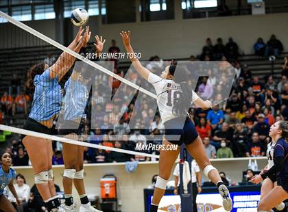 Thumbnail 1 in Harlan vs. Brandeis (UIL Region 4 Semi-Final) photogallery.