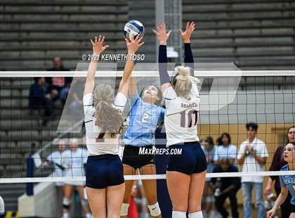 Thumbnail 2 in Harlan vs. Brandeis (UIL Region 4 Semi-Final) photogallery.