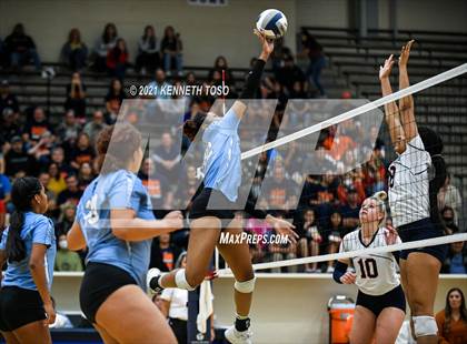 Thumbnail 2 in Harlan vs. Brandeis (UIL Region 4 Semi-Final) photogallery.