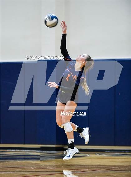Thumbnail 1 in Harlan vs. Brandeis (UIL Region 4 Semi-Final) photogallery.