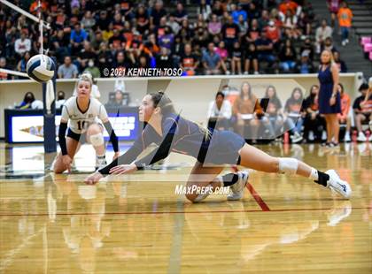 Thumbnail 1 in Harlan vs. Brandeis (UIL Region 4 Semi-Final) photogallery.