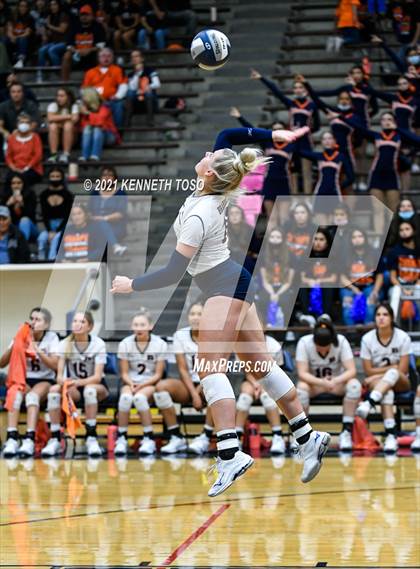 Thumbnail 1 in Harlan vs. Brandeis (UIL Region 4 Semi-Final) photogallery.