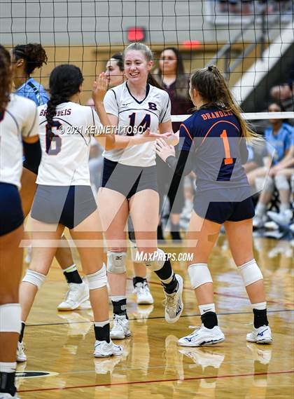 Thumbnail 1 in Harlan vs. Brandeis (UIL Region 4 Semi-Final) photogallery.