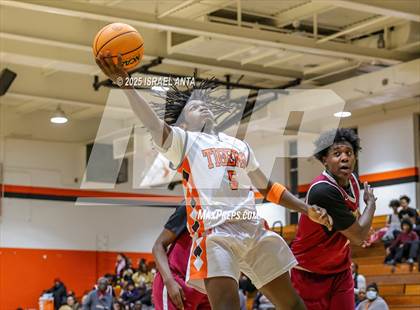 Thumbnail 2 in Douglas Byrd @ South View photogallery.