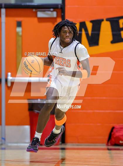 Thumbnail 2 in Douglas Byrd @ South View photogallery.