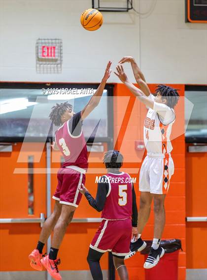 Thumbnail 3 in Douglas Byrd @ South View photogallery.