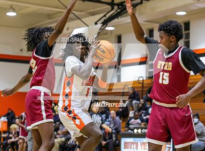 Thumbnail 2 in Douglas Byrd @ South View photogallery.