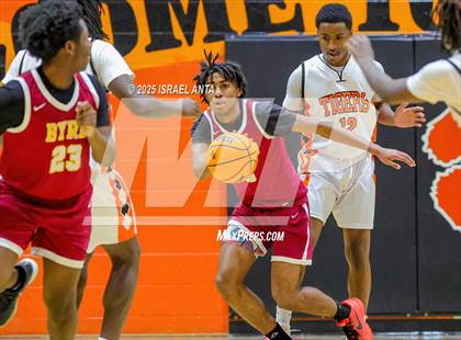 Thumbnail 2 in Douglas Byrd @ South View photogallery.