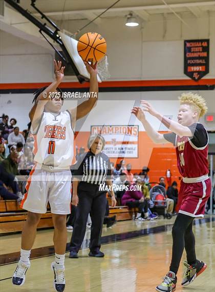 Thumbnail 2 in Douglas Byrd @ South View photogallery.
