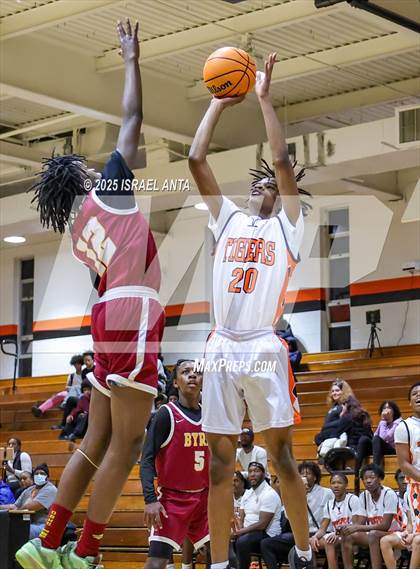 Thumbnail 2 in Douglas Byrd @ South View photogallery.