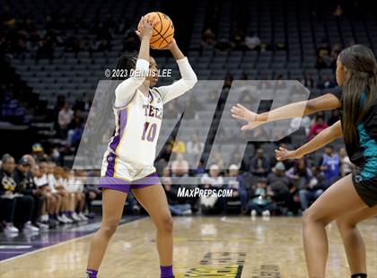 Thumbnail 2 in Santiago @ Oakland Tech (CIF State D1 Final) photogallery.