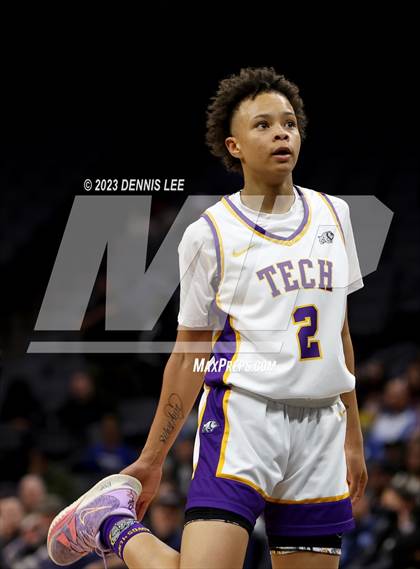 Thumbnail 2 in Santiago @ Oakland Tech (CIF State D1 Final) photogallery.