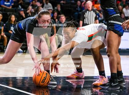 Thumbnail 3 in East Bladen vs East Columbus (NCHSAA 1A East Regional Final) photogallery.