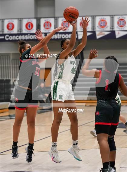 Thumbnail 3 in Bolingbrook vs. Zionsville (Sneakers for Santa Shootout) photogallery.