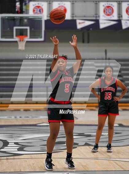 Thumbnail 3 in Bolingbrook vs. Zionsville (Sneakers for Santa Shootout) photogallery.