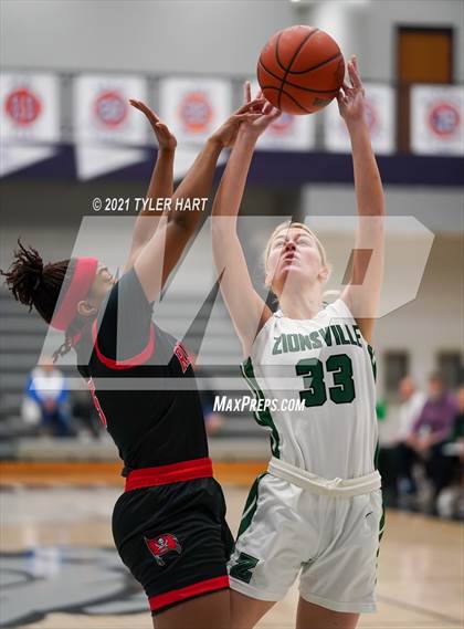 Thumbnail 3 in Bolingbrook vs. Zionsville (Sneakers for Santa Shootout) photogallery.