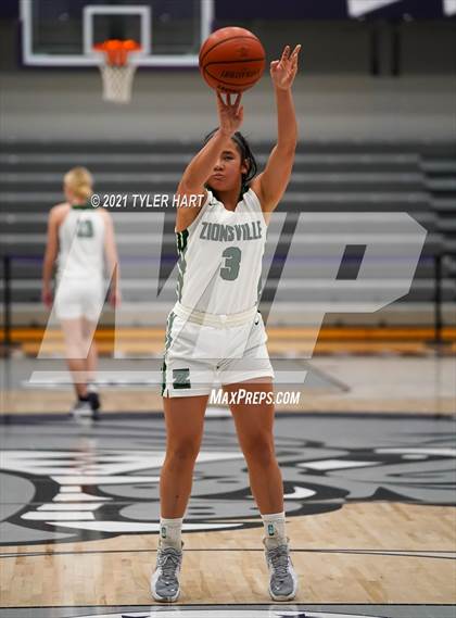 Thumbnail 3 in Bolingbrook vs. Zionsville (Sneakers for Santa Shootout) photogallery.