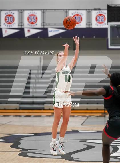 Thumbnail 3 in Bolingbrook vs. Zionsville (Sneakers for Santa Shootout) photogallery.