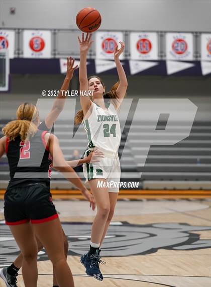 Thumbnail 2 in Bolingbrook vs. Zionsville (Sneakers for Santa Shootout) photogallery.