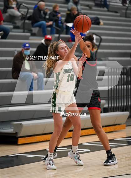 Thumbnail 2 in Bolingbrook vs. Zionsville (Sneakers for Santa Shootout) photogallery.