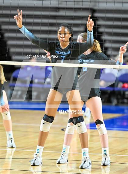 Thumbnail 2 in Estrella Foothills vs. Mica Mountain (AIA 4A Final) photogallery.
