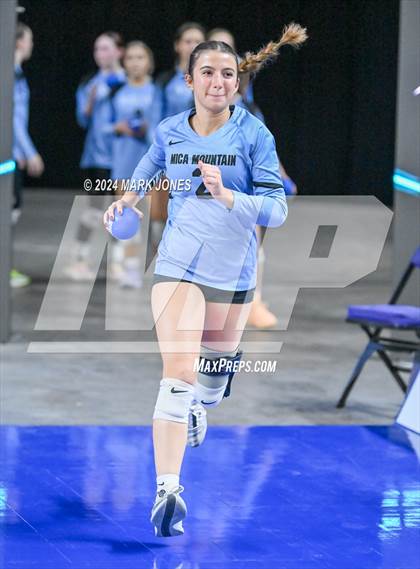 Thumbnail 2 in Estrella Foothills vs. Mica Mountain (AIA 4A Final) photogallery.