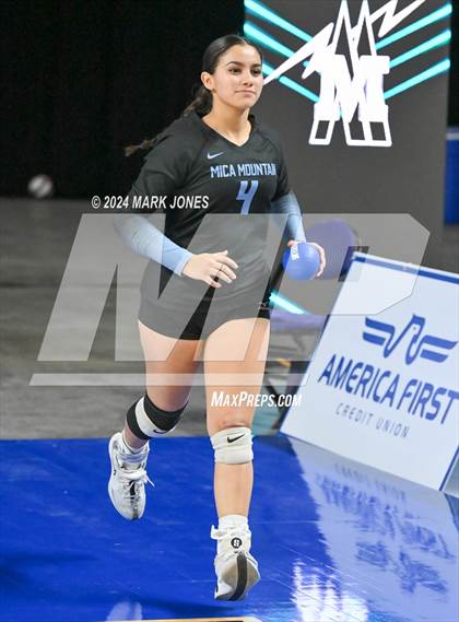 Thumbnail 3 in Estrella Foothills vs. Mica Mountain (AIA 4A Final) photogallery.