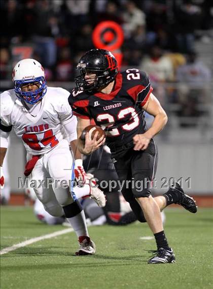 Thumbnail 3 in Lovejoy vs. Henderson (3A Division 1 Region 2 Quarterfinals) photogallery.