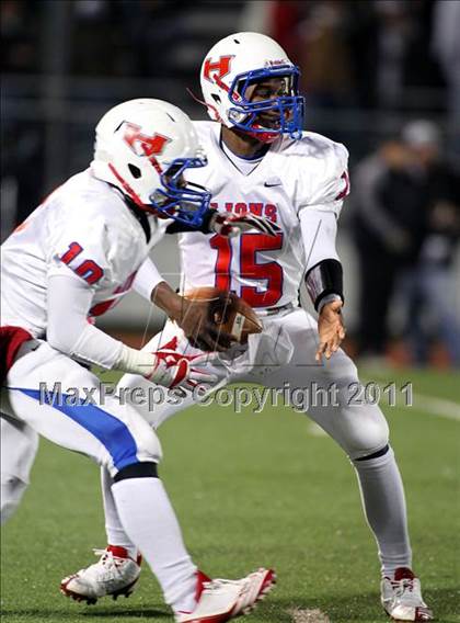 Thumbnail 2 in Lovejoy vs. Henderson (3A Division 1 Region 2 Quarterfinals) photogallery.