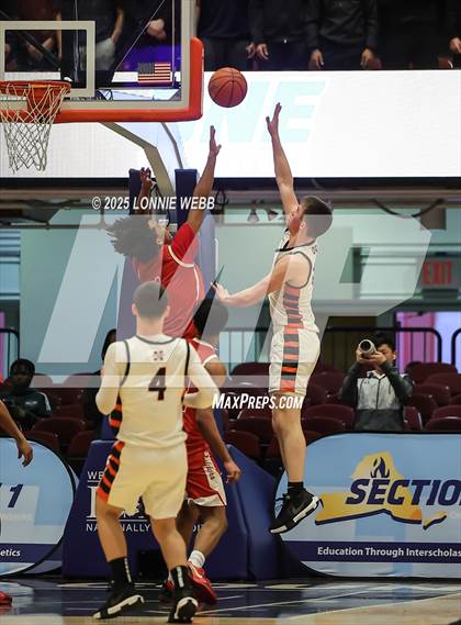 Thumbnail 1 in Mamaroneck vs. North Rockland (NYSPHSAA Sectional 1 Class AAA Semifinal) photogallery.