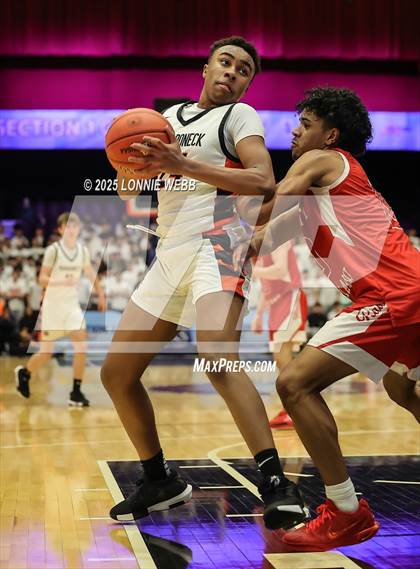 Thumbnail 3 in Mamaroneck vs. North Rockland (NYSPHSAA Sectional 1 Class AAA Semifinal) photogallery.
