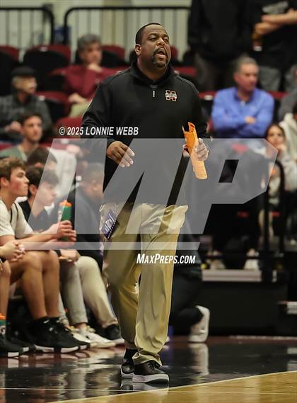 Thumbnail 1 in Mamaroneck vs. North Rockland (NYSPHSAA Sectional 1 Class AAA Semifinal) photogallery.