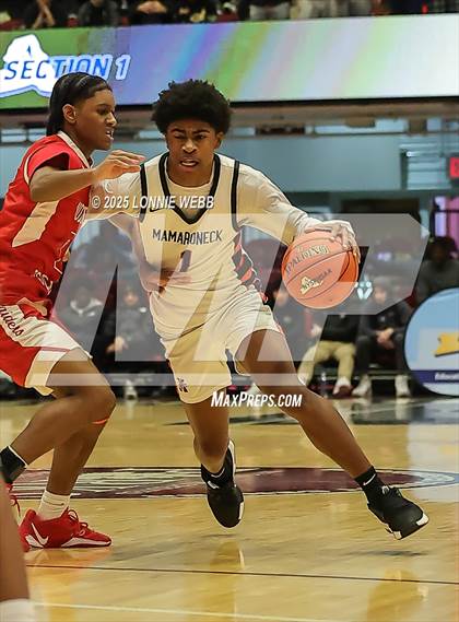 Thumbnail 1 in Mamaroneck vs. North Rockland (NYSPHSAA Sectional 1 Class AAA Semifinal) photogallery.