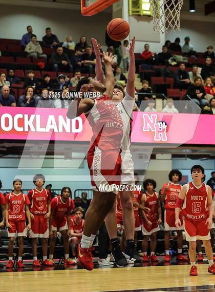 Thumbnail 2 in Mamaroneck vs. North Rockland (NYSPHSAA Sectional 1 Class AAA Semifinal) photogallery.