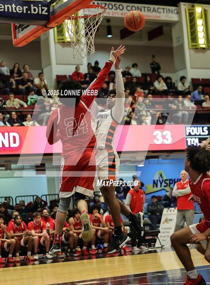Thumbnail 1 in Mamaroneck vs. North Rockland (NYSPHSAA Sectional 1 Class AAA Semifinal) photogallery.
