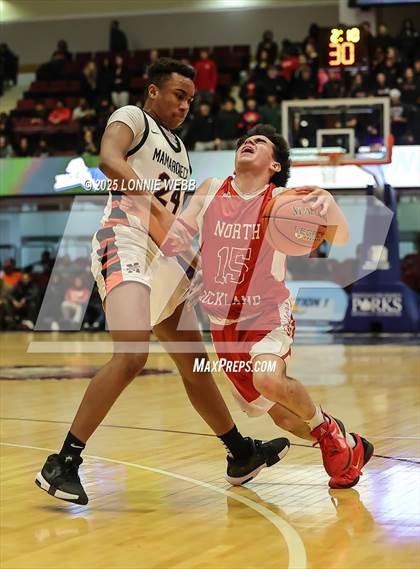 Thumbnail 1 in Mamaroneck vs. North Rockland (NYSPHSAA Sectional 1 Class AAA Semifinal) photogallery.