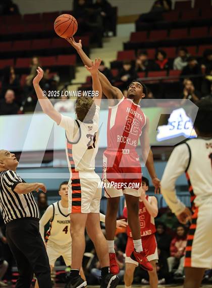 Thumbnail 1 in Mamaroneck vs. North Rockland (NYSPHSAA Sectional 1 Class AAA Semifinal) photogallery.