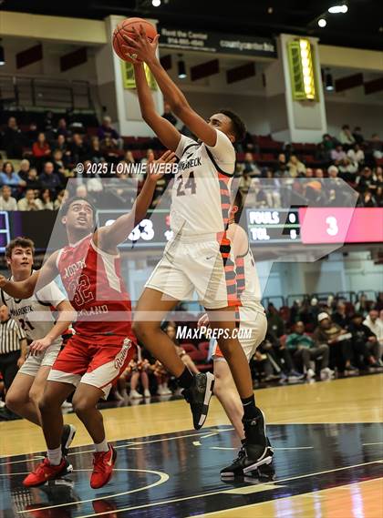 Thumbnail 2 in Mamaroneck vs. North Rockland (NYSPHSAA Sectional 1 Class AAA Semifinal) photogallery.