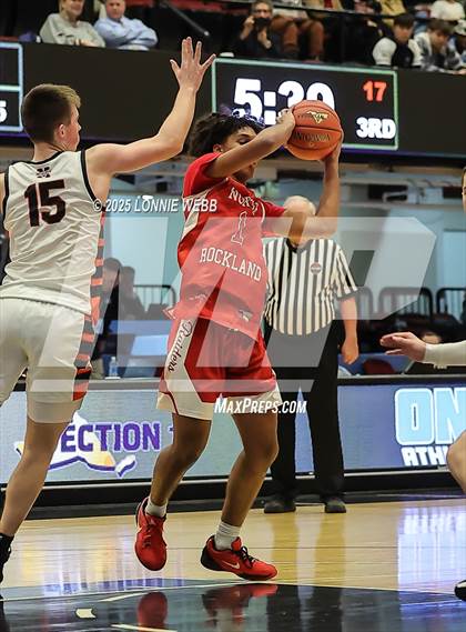 Thumbnail 2 in Mamaroneck vs. North Rockland (NYSPHSAA Sectional 1 Class AAA Semifinal) photogallery.