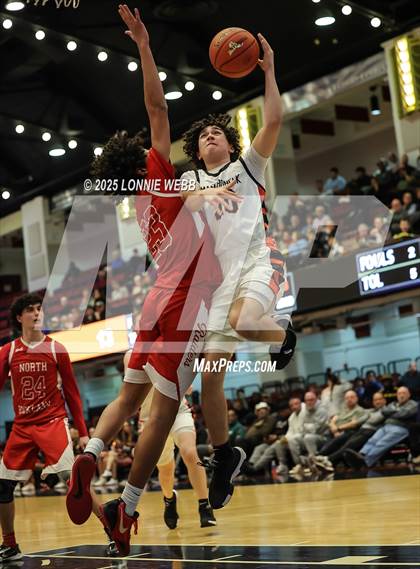 Thumbnail 2 in Mamaroneck vs. North Rockland (NYSPHSAA Sectional 1 Class AAA Semifinal) photogallery.