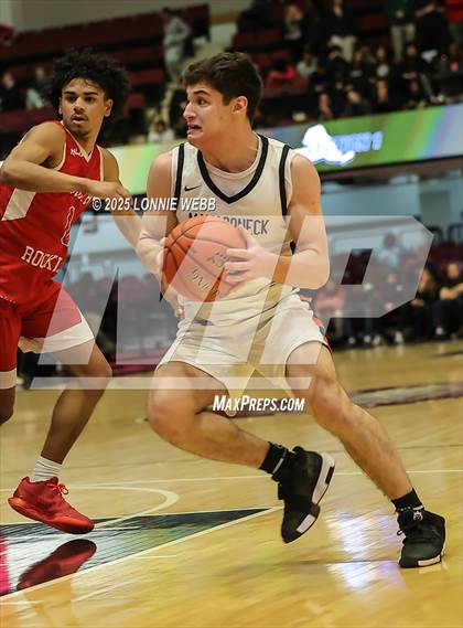 Thumbnail 1 in Mamaroneck vs. North Rockland (NYSPHSAA Sectional 1 Class AAA Semifinal) photogallery.