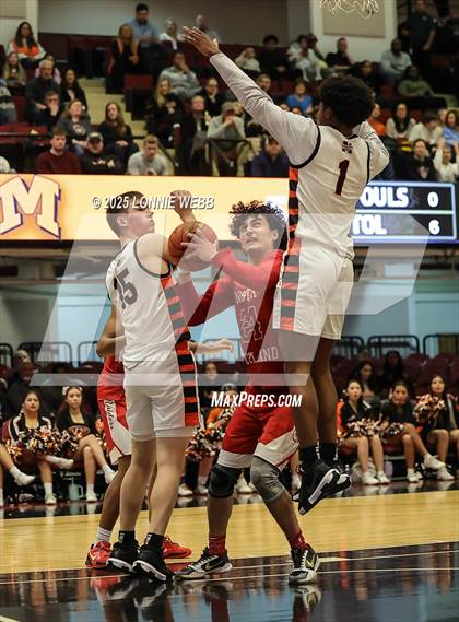 Thumbnail 3 in Mamaroneck vs. North Rockland (NYSPHSAA Sectional 1 Class AAA Semifinal) photogallery.